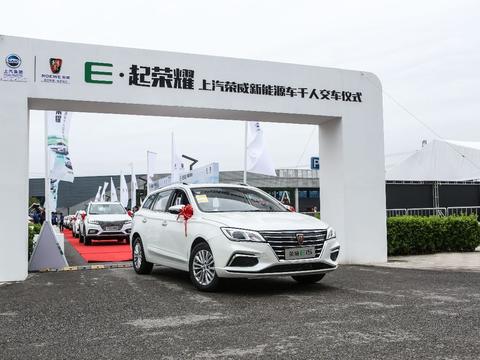 场面太火爆，一天提车超过千人的大场面，续航里程堪比比亚迪