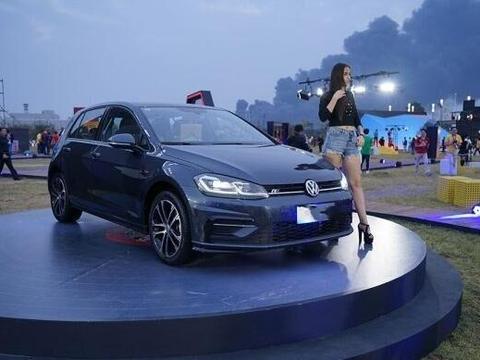 大众小钢炮终于降价了，内饰向豪华靠拢，仅11万，月薪3千没压力