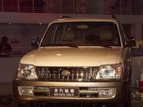 它是国产版的陆地巡洋舰！3.4L配原装V6发动机，4.8米车长才10万