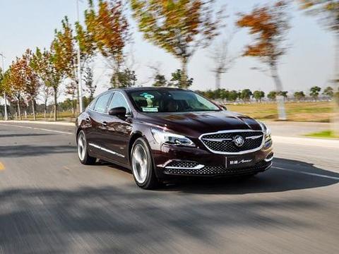 30万预算还买BBA你就OUT了！这四款车的性价比更高，你会选谁？