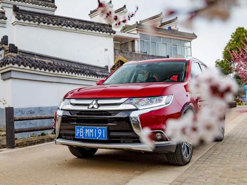 青年节无关年纪，快来向五讲四美好青年学习