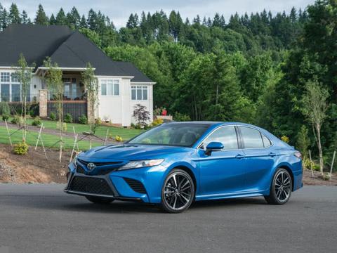 号称丰田最强中型车，操控完虐雅阁，颜值直甩迈腾一条街