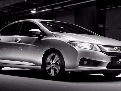 如果你想买一辆好开又省油的车，这几款车任你挑选，车型都说好！