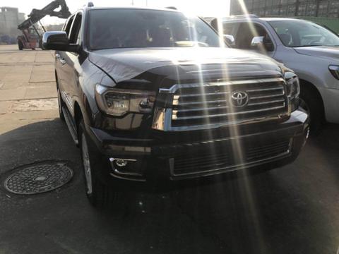 18款丰田红杉是一款备受车迷青睐的超大型SUV