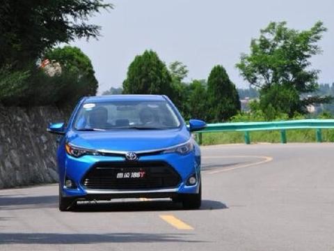 车主喜提新雷凌185T，颜值极高内饰奢华，准备练习一下就去撩妹