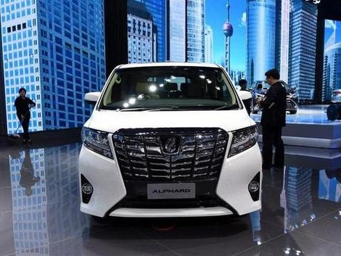 普通品牌加价30万还得排队，奔驰都看蒙了，富人为何都喜欢这款车