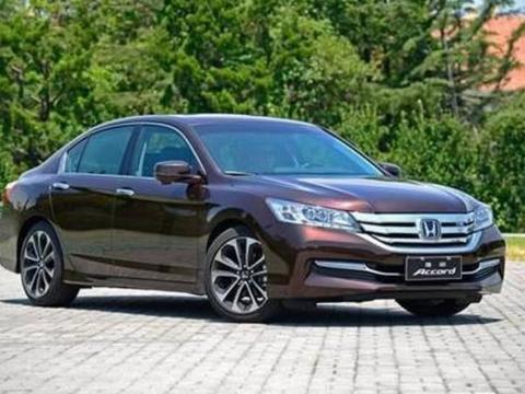 20万落地十代雅阁，经典的溜背车身着实好看，不愧是思域的大哥