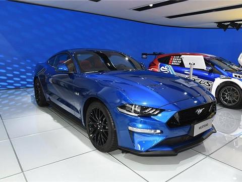 新款福特野马上市，外观内饰大改很良心，价格比现款降了10万！