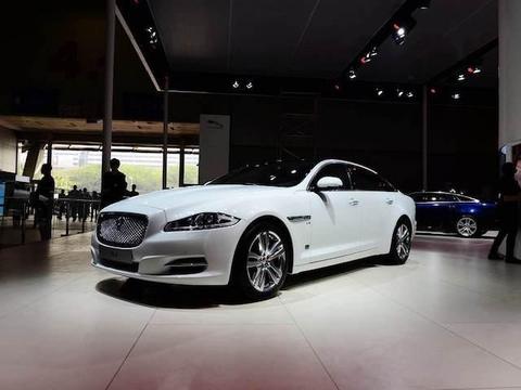 最值的豪华车，轴距近3米2，标配V6动力，百公里5.9S