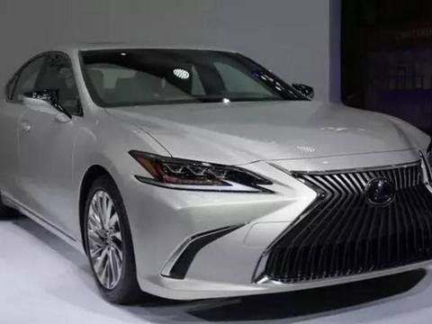 30万级最霸气的豪华车，内饰升级动力足，颜值吊打宝马5系