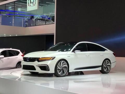 比奔驰C级还帅气，车长近5米配轿跑车身，卖20万果断放弃奥迪A4L