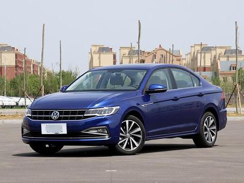 偶遇全新宝来拍定妆照，车头像凌渡车尾像CC，这颜值可卖10年