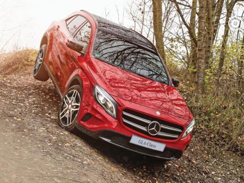 奔驰爆发, GLA200包牌价仅25.5万, “颜值”比宝马X1漂亮10倍