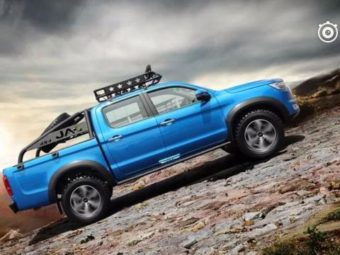 国产又推新款皮卡，外观比福特猛禽还霸气，配2.0T发动机