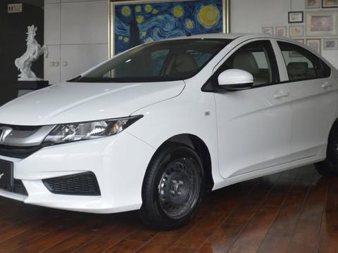 无收音机轮毂是铁疙瘩，8万不到“丐中丐”，网友：发动机就值7万