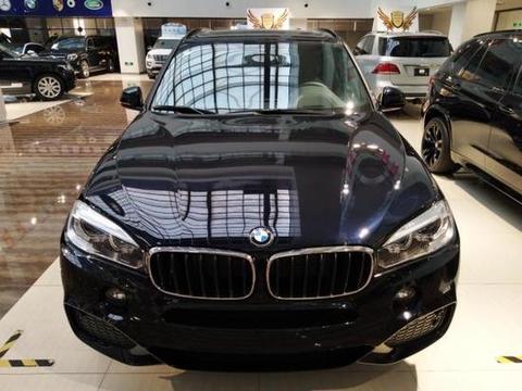 18款宝马X5整体的造型依旧非常的霸气非常的符合现在的潮流