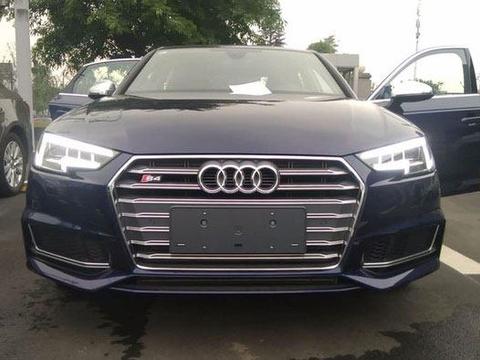 首批奥迪S4新车到店，帅到掉渣，堪称50万以内最好的3.0T