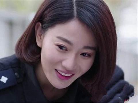 最美军花，曾虐过吴京，今33岁开宝马X5，容貌依旧美艳，却单身