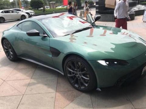 不到200万，阿斯顿·马丁到店，膨胀的我们再也不买911