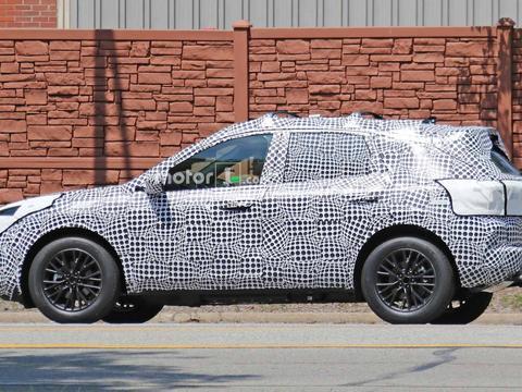 预计2020年亮相 新一代福特翼虎插电式混合动力版车型谍照