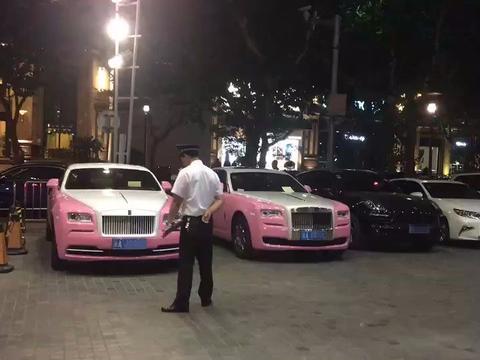 劳斯莱斯颜色撩人，保安看了又看，一身车漆几十万