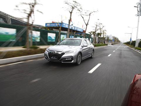 十代雅阁VS九代雅阁大比拼，一个曾经的巅峰，一个新起之秀！