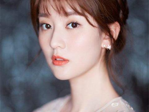 凭《欢乐颂》走红，却上综艺人设崩塌，今开奔驰G级被网友嫌弃！