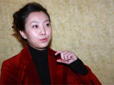 总共才2分钟的节目，却因一秒致她残疾，曾坐宝马X5今坐轮椅！