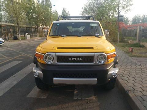 丰田进口FJ酷路泽4.0L许多方面继承了FJ40的经典