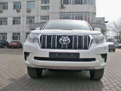 18款丰田中东霸道4000具备了公路驾驶性能和高档车的舒适性能