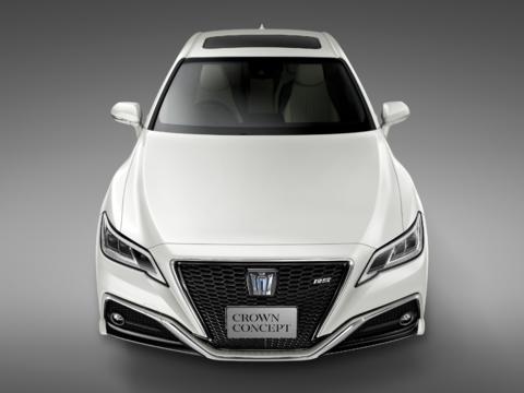 18款皇冠终于来了, 还以为丰田把它给停产了, 配置变得更强悍了