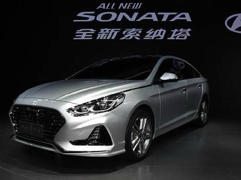 后悔买迈腾这么早，全新索纳塔比迈腾漂亮多，仅17万左右