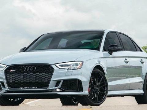 水泥灰的奥迪RS3，一辆极致性能轿跑车