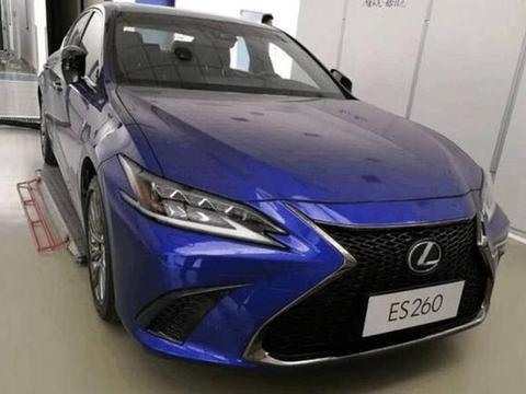 雷克萨斯ES换了单眼灯，网友：车子就像患了白内障，丑到爆炸！