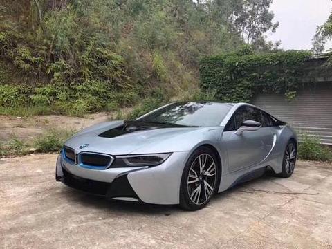 来的自蓝天白云三缸超跑，有没有被它颜值折服!