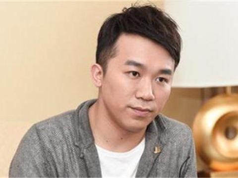 曾想在剧中演“尸体”被拒，今开奥迪出行，成周星驰最信赖的人