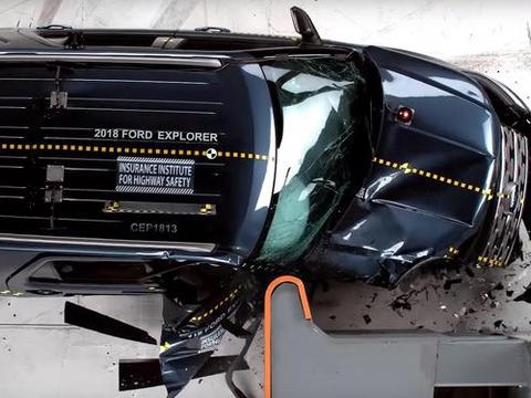 2018年25%碰撞测试，福特探险者获得差评A柱严重变形