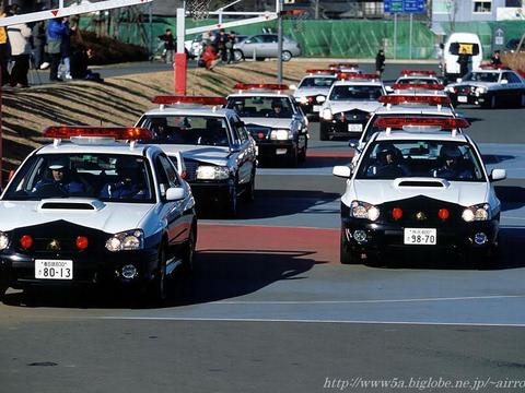 在日本开警车真是太幸福了，除了各种性能车还有情怀经典车！
