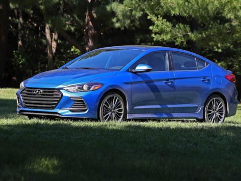 放弃了五菱宏光，咬牙加钱买了这车，汽修的朋友夸会买车