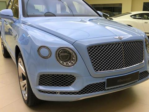 宾利已经很少见，这种颜色更少见！