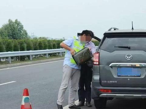 车子故障嫌拖车太贵给保险公司打个电话，这5项救援是免费的