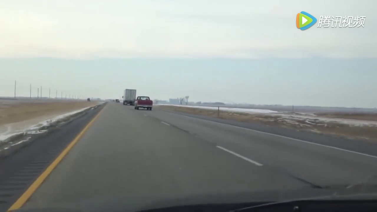 司机一直在评论前车，开始还觉得司机大惊小怪，最后却把我看傻