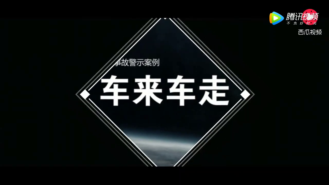 高速上120超了跑车，跑车自以为技术很牛，3秒后变成铁渣！
