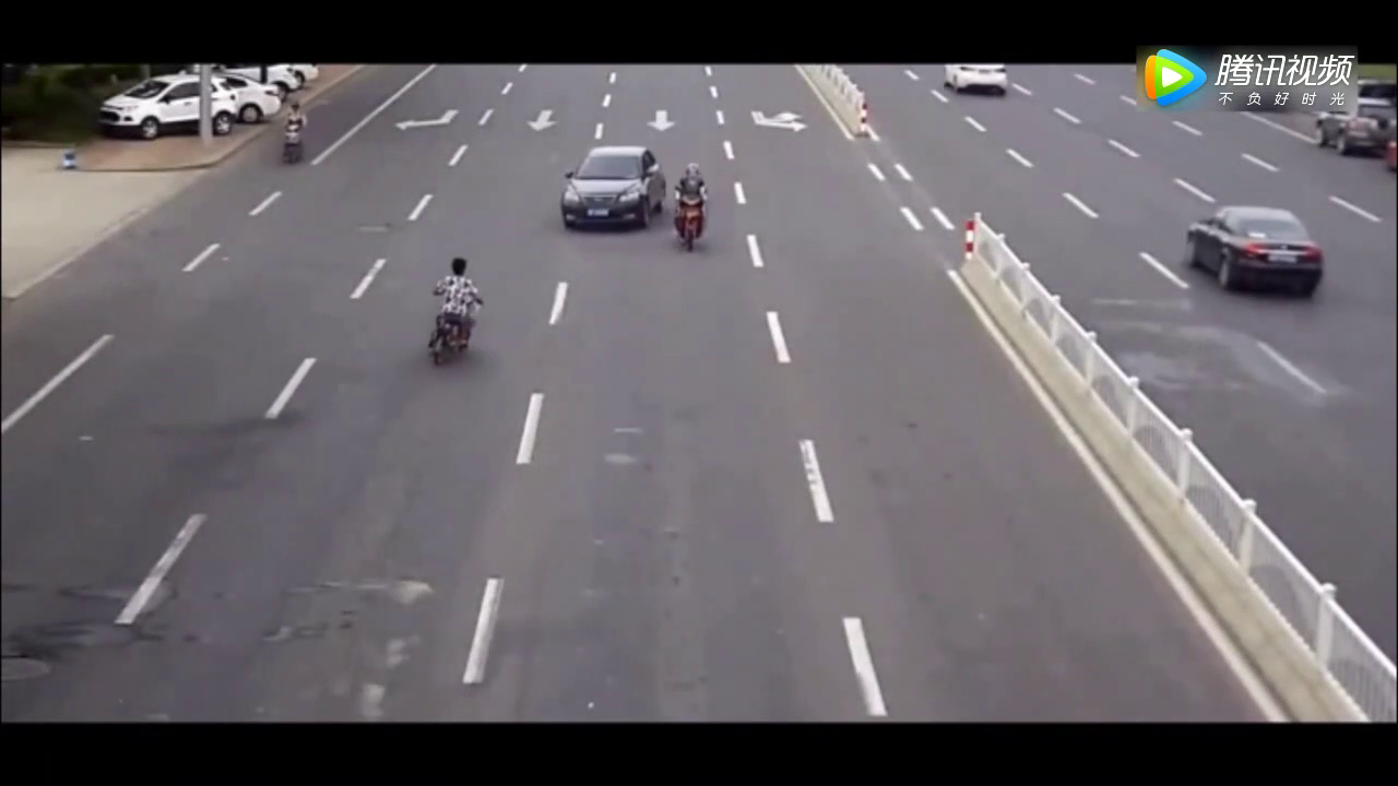 那些不守规矩的电动车，可恨又可气，结果付出了惨痛代价！