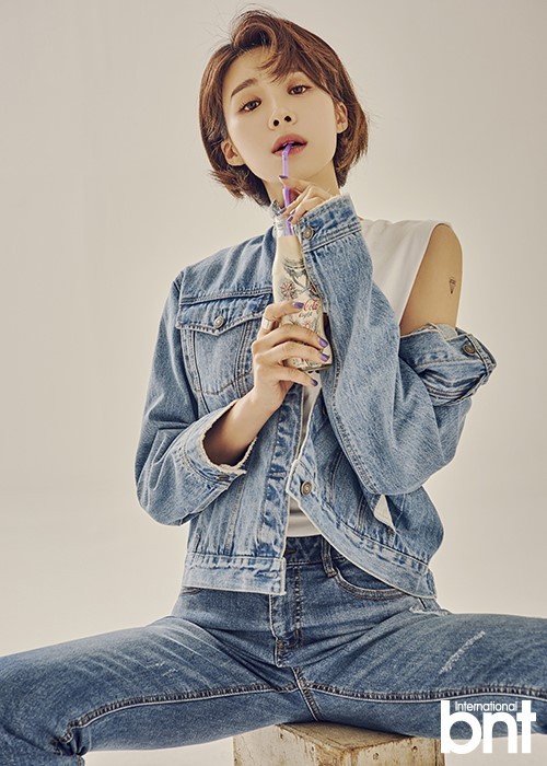 韩国搞笑女艺人张度妍拍杂志写真秀美腿
