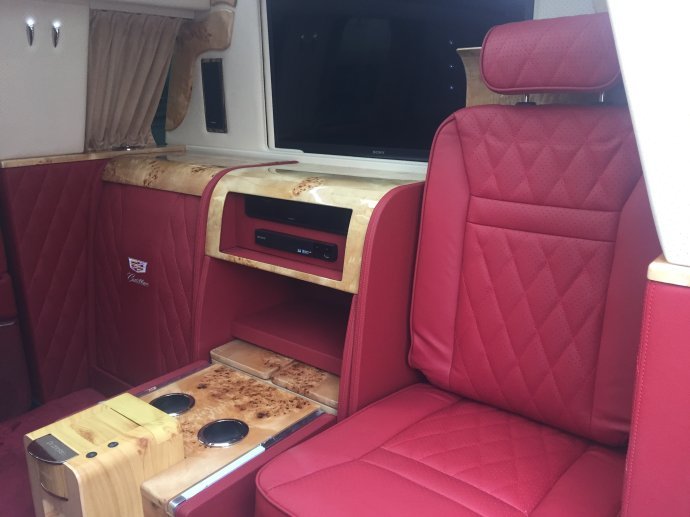 18款凯迪拉克总统一号这怎么呀内饰豪华吗