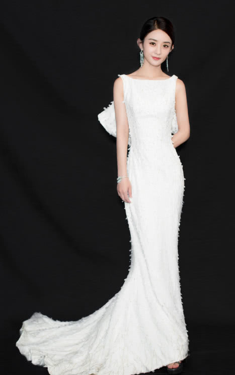 赵丽颖度假照曝光,满屏的影楼风low到爆,修图师想吃鱿鱼?