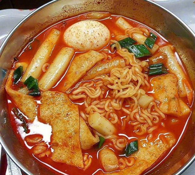 想知道韩国拉面和中国泡面有啥区别,看完这个