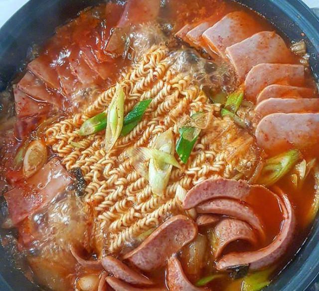 想知道韩国拉面和中国泡面有啥区别,看完这个