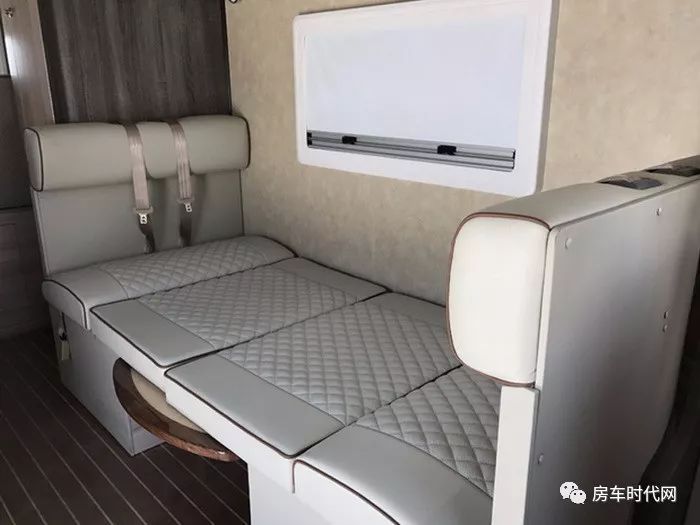 实力玩家的首选 雅升进口奔驰C型房车